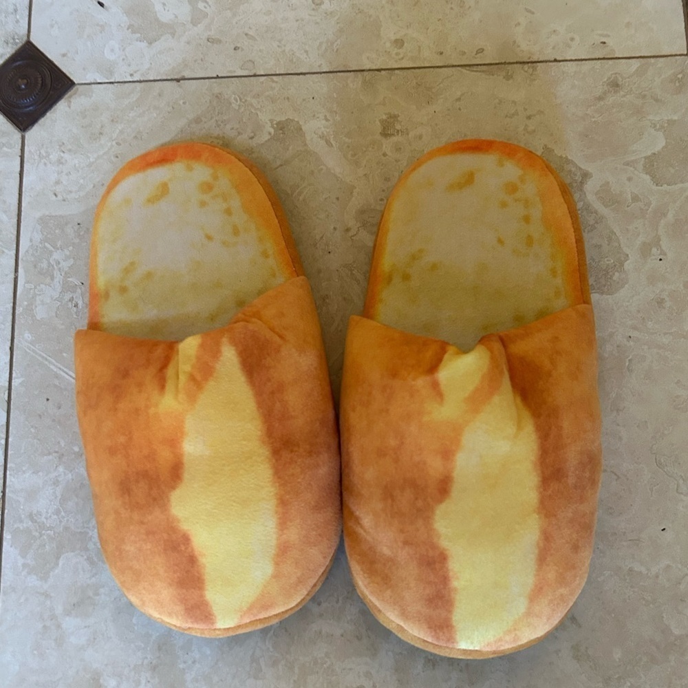 Bread loaf slippers 🥞